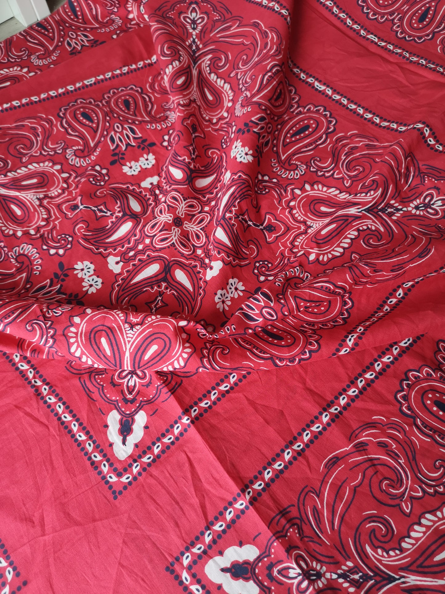 Voile de coton bandana rouge ( prix par 50cm)