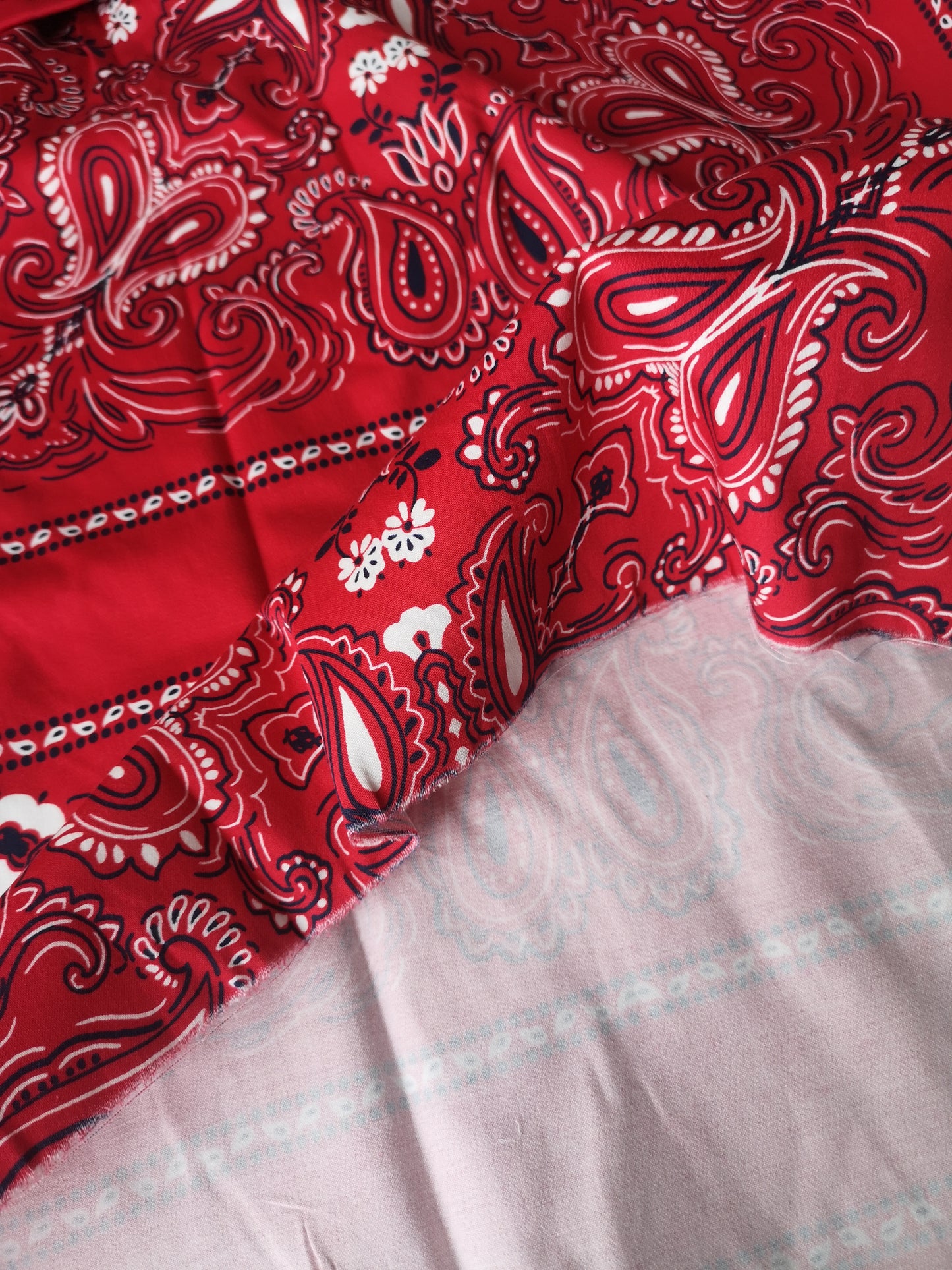 Toile de coton bandana rouge (prix par 50cm)