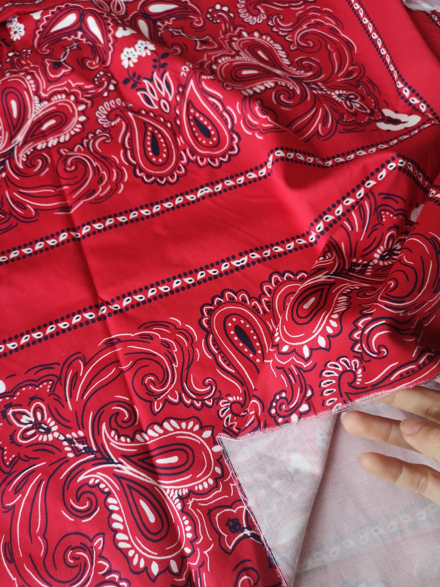 Toile de coton bandana rouge (prix par 50cm)