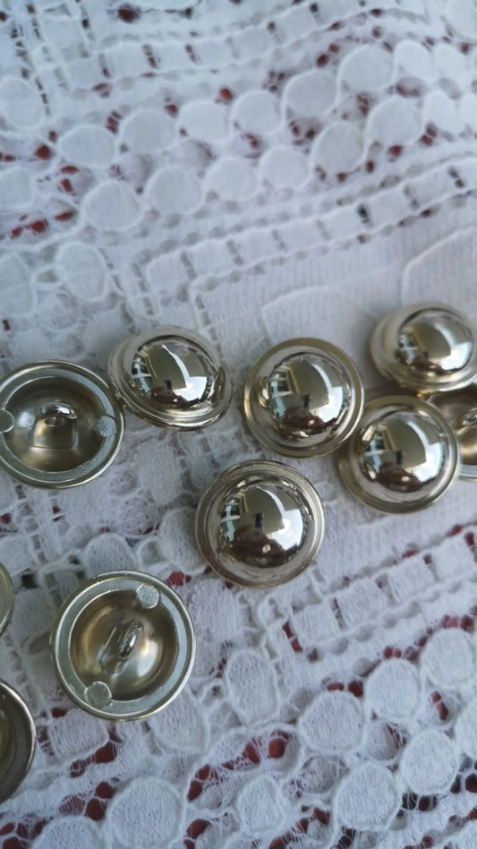 Boutons dorés 18mm (prix par 10)