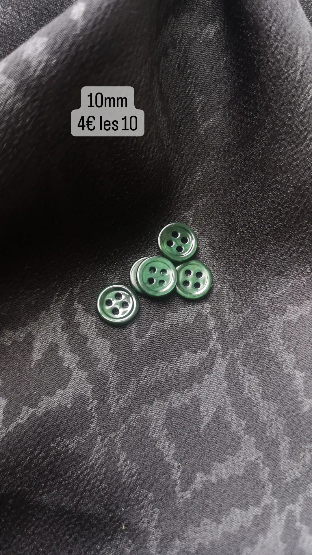 Boutons vert brillant 10mm (vendu par 10)