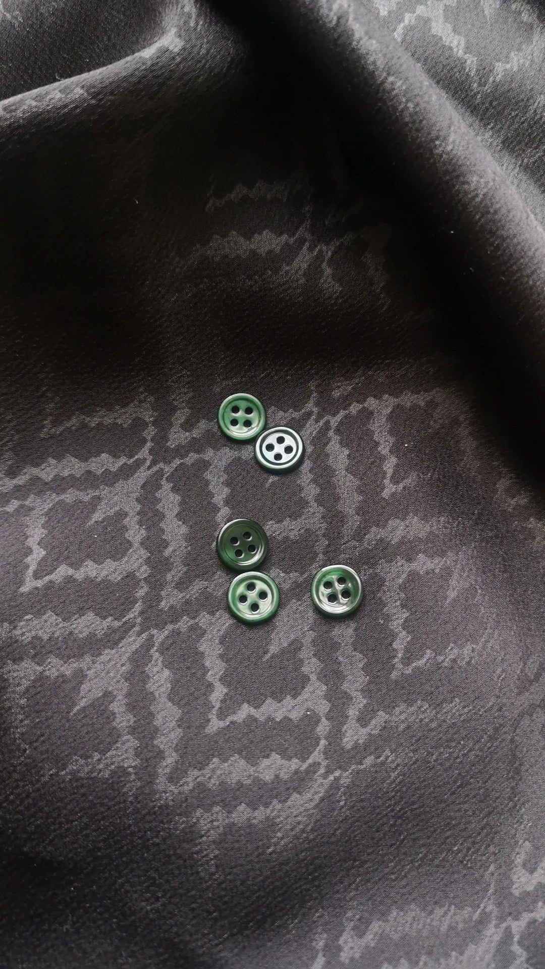 Boutons vert brillant 10mm (vendu par 10)