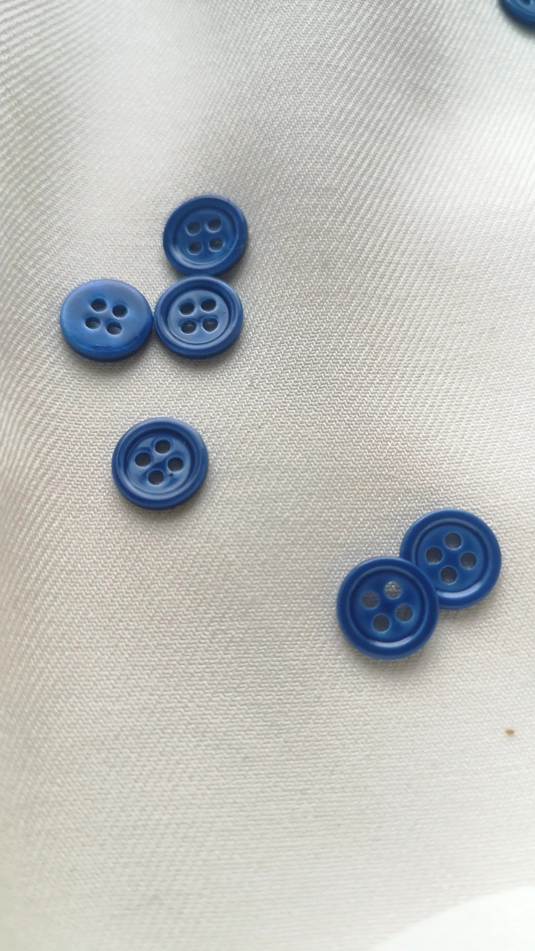 Boutons bleu brillant 10mm (vendu par 10)