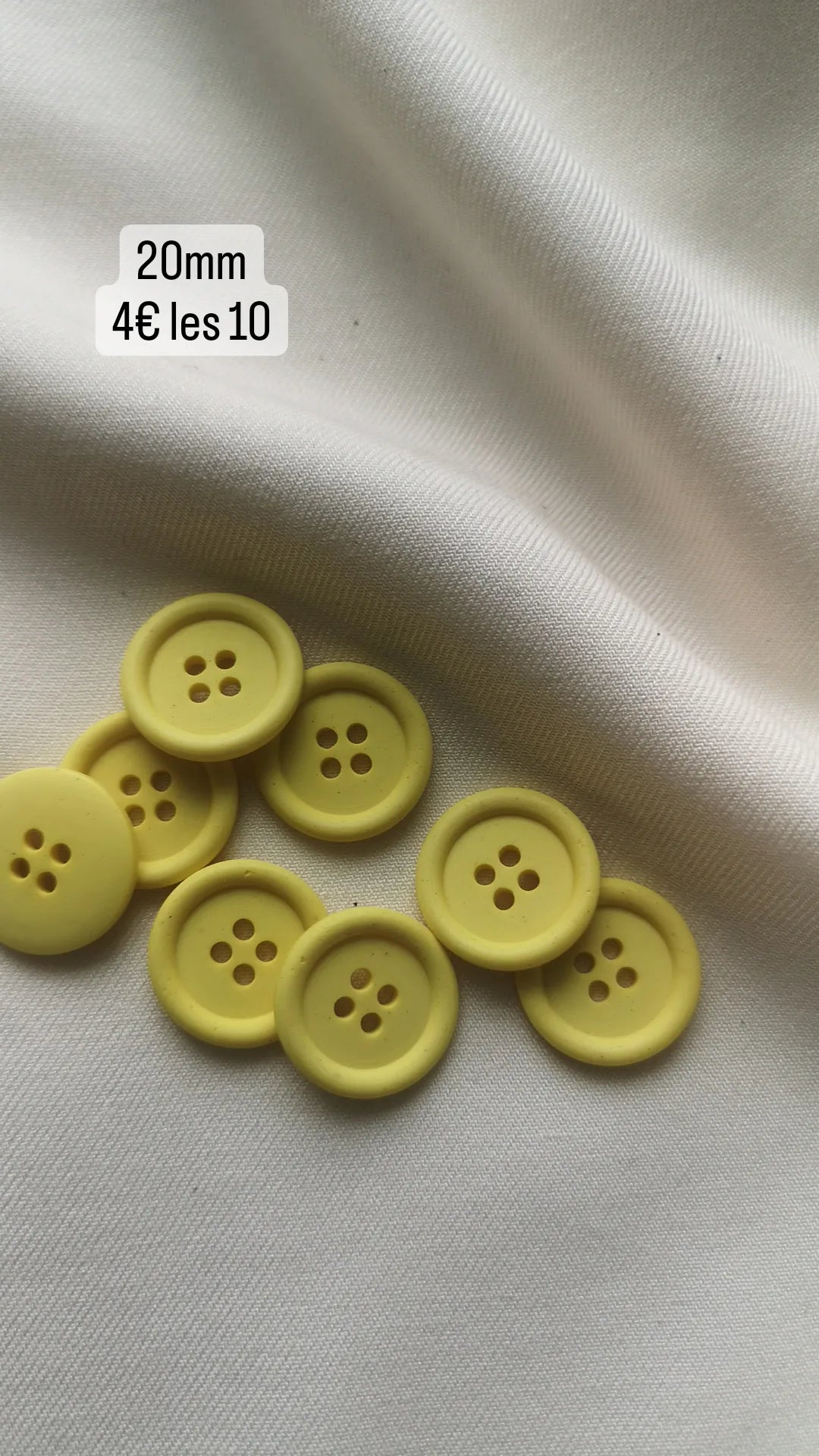 Boutons jaunes citron  20mm (vendu par 10)