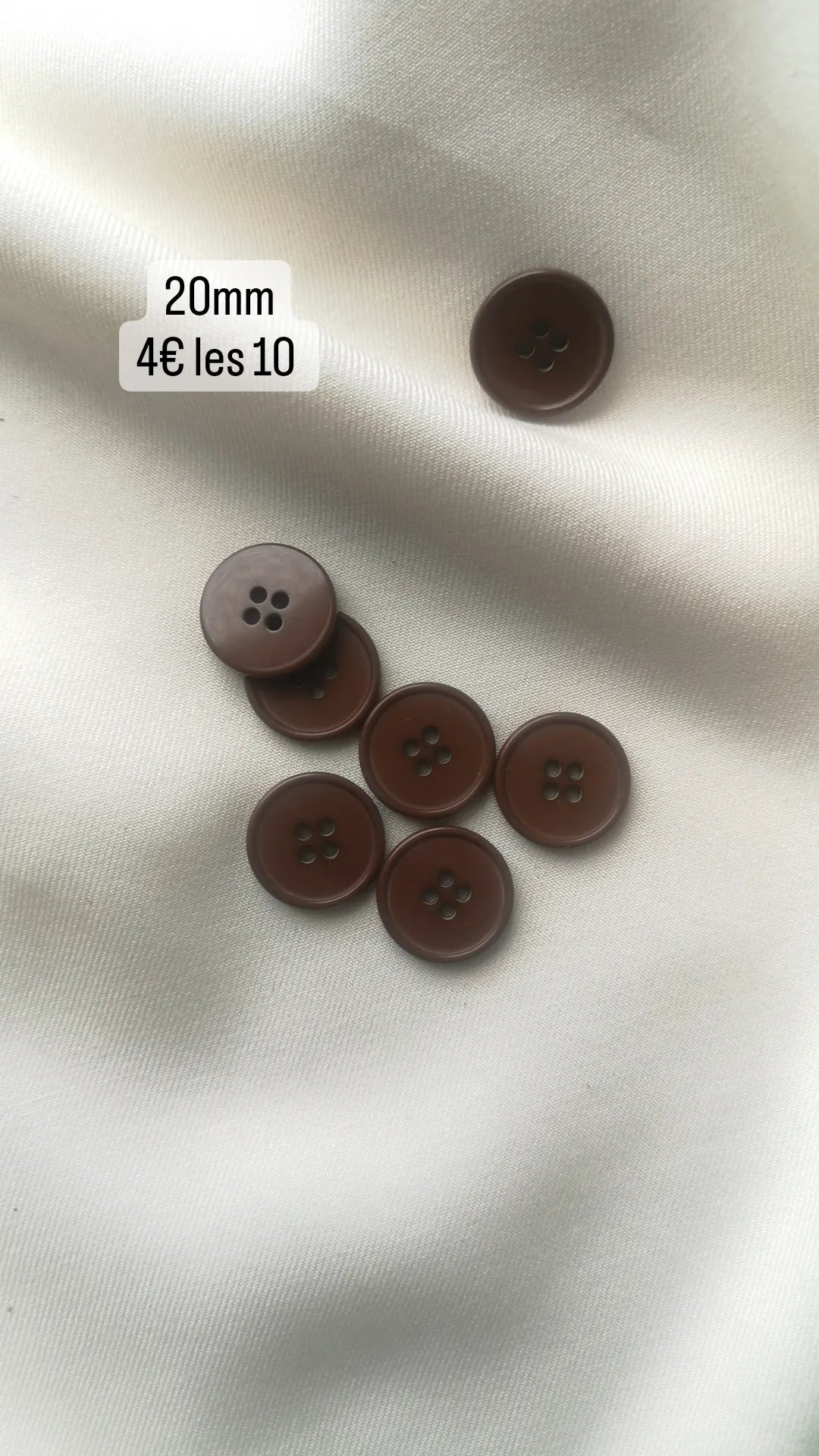 Boutons marrons 20mm (vendu par 10)