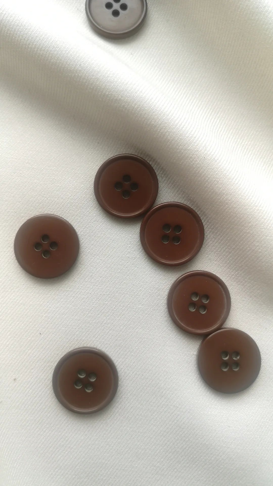 Boutons marrons 20mm (vendu par 10)