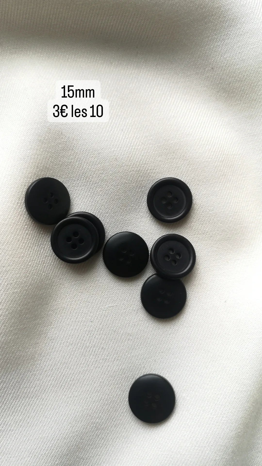 Boutons noirs 15mm (vendu par 10)