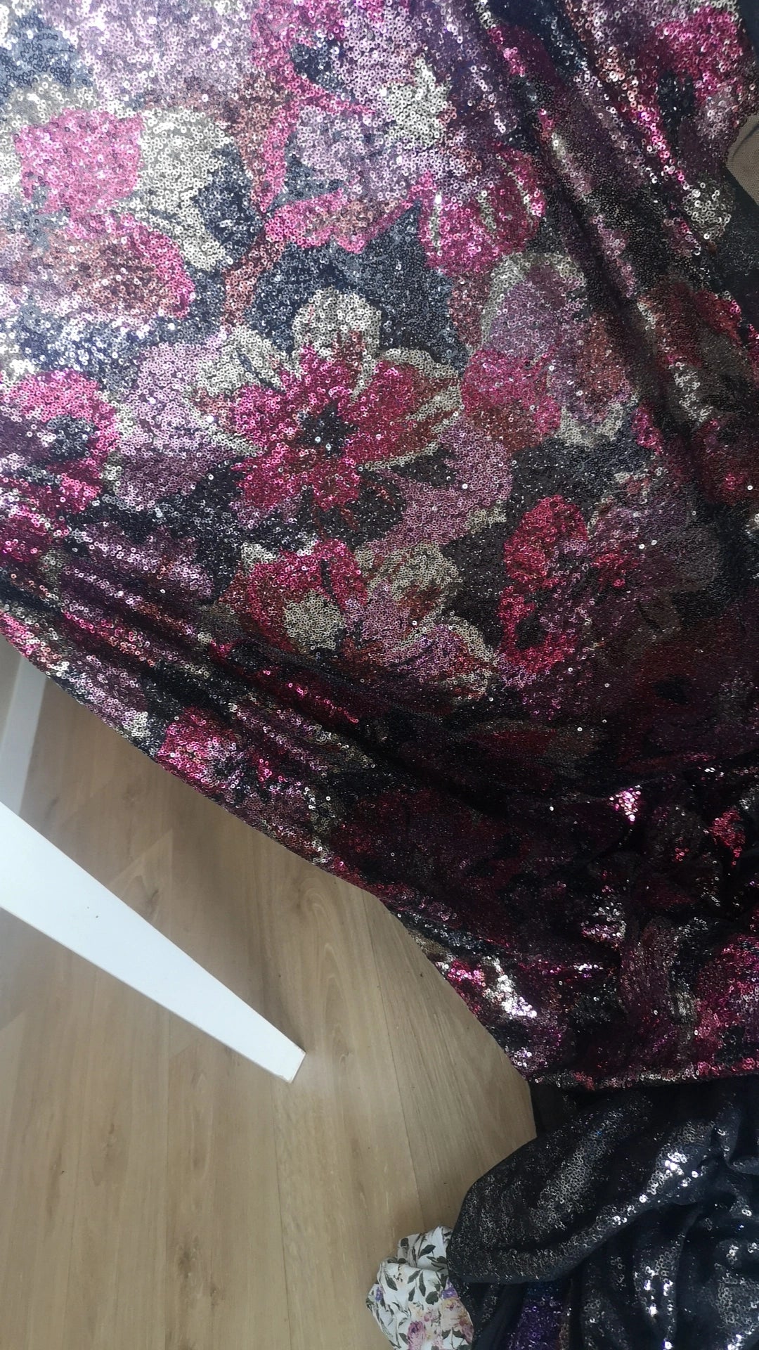 Sequin motif fleurs (coupon 1m85)