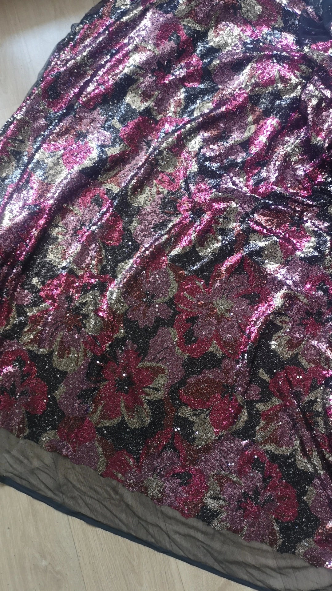 Sequin motif fleurs (coupon 1m85)