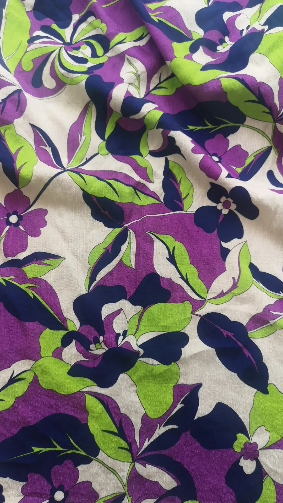 Viscose fond écru fleurs vers fluo( coupon 3m)