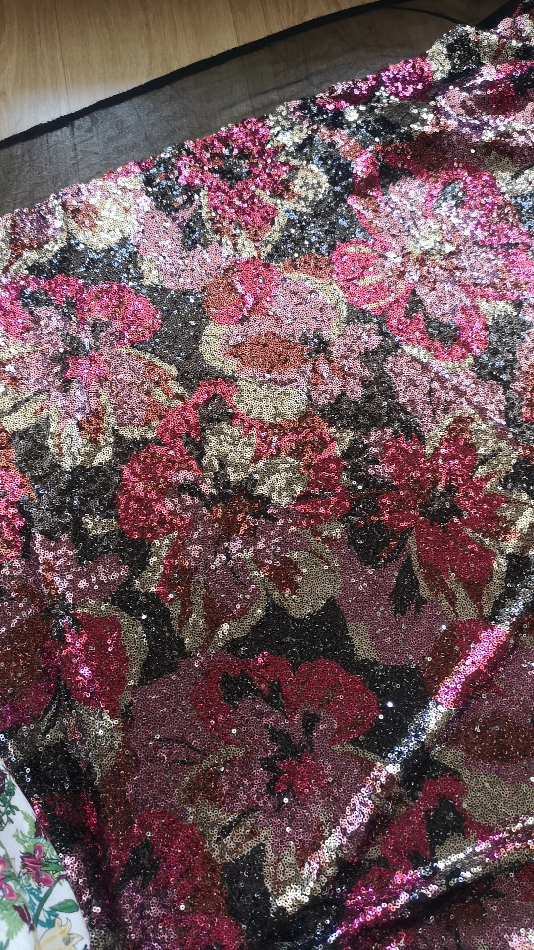 Sequin motif fleurs (coupon 1m85)