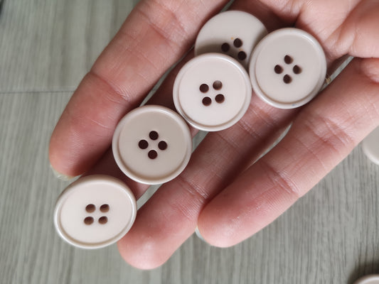 Boutons taupe clair( vendu par 10)